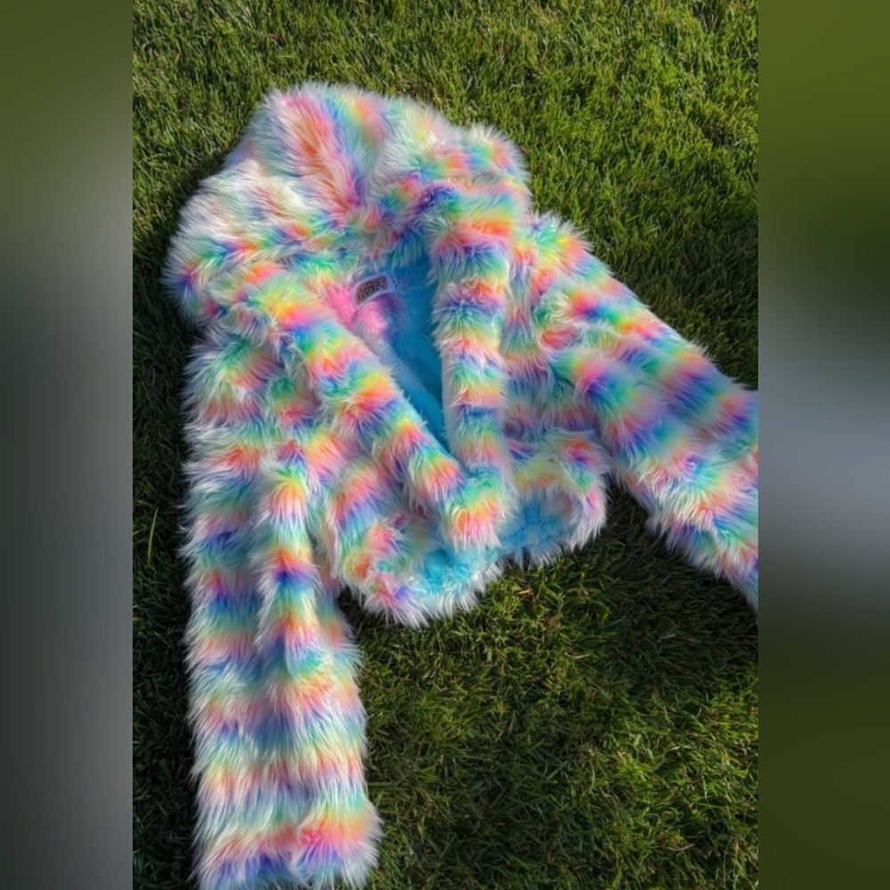 Space Island Frosted Rainbow Crop Faux Fur Coat Pastel Hooded Medium Like New